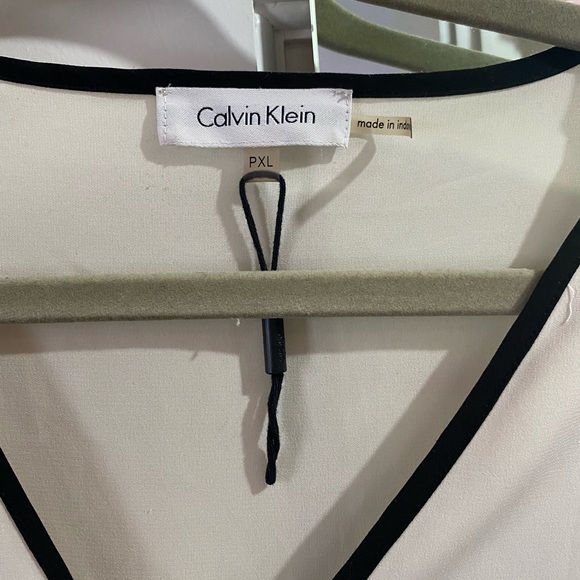 🌻 2/$15 Calvin Klein White Sleeveless Top with Zipper - Picture 2 of 3